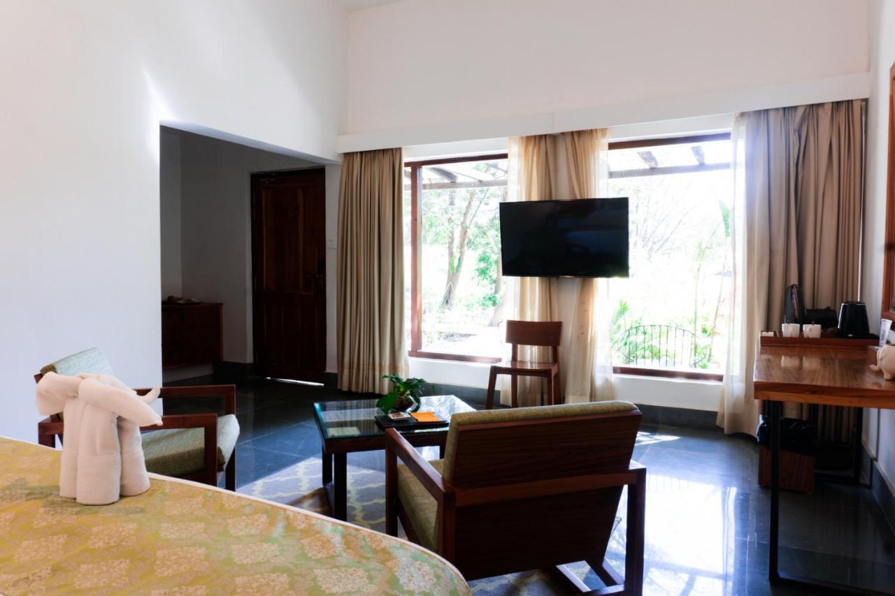 Saraca & Corbett Garjia