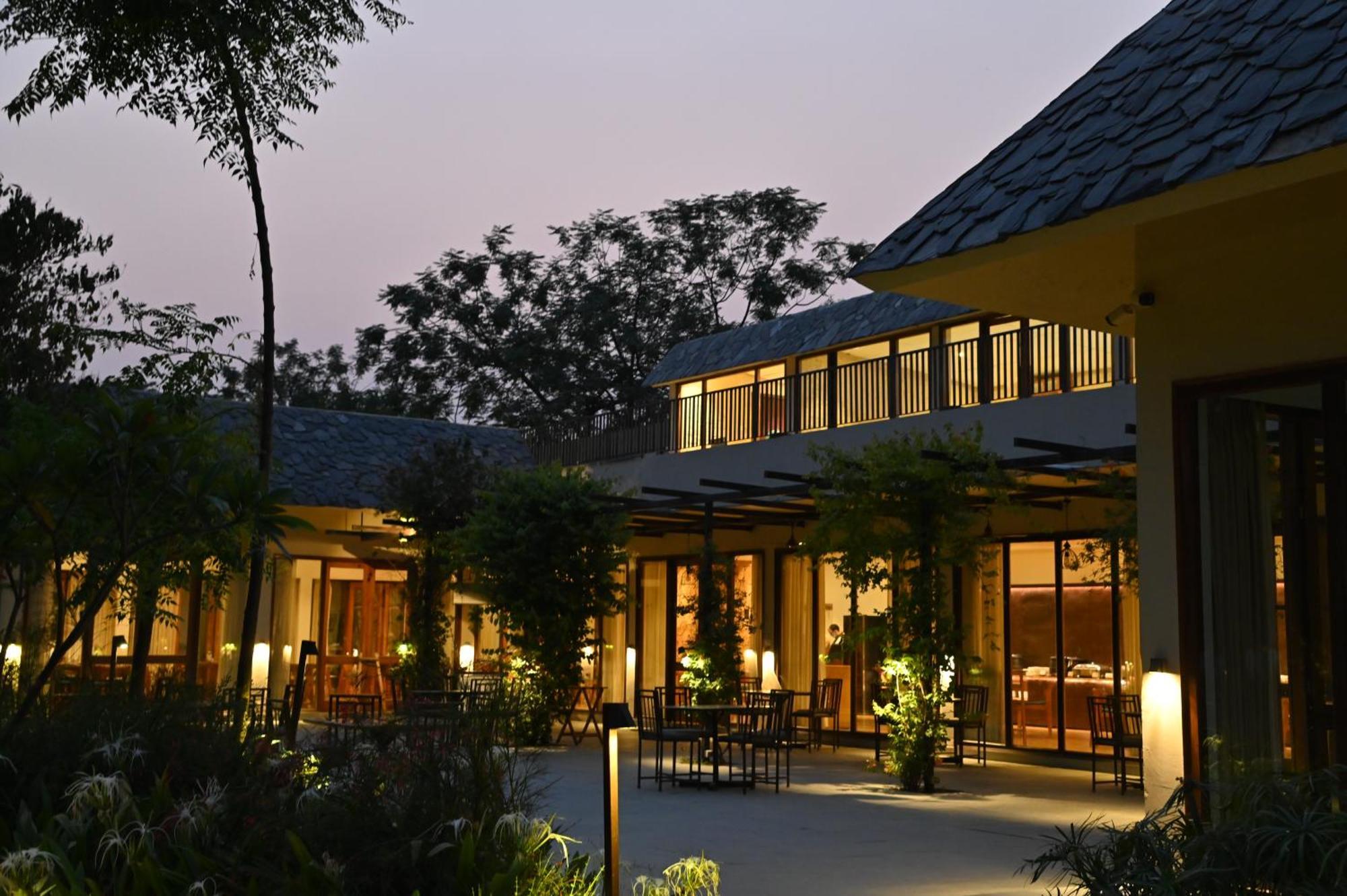 Saraca & Corbett 5*