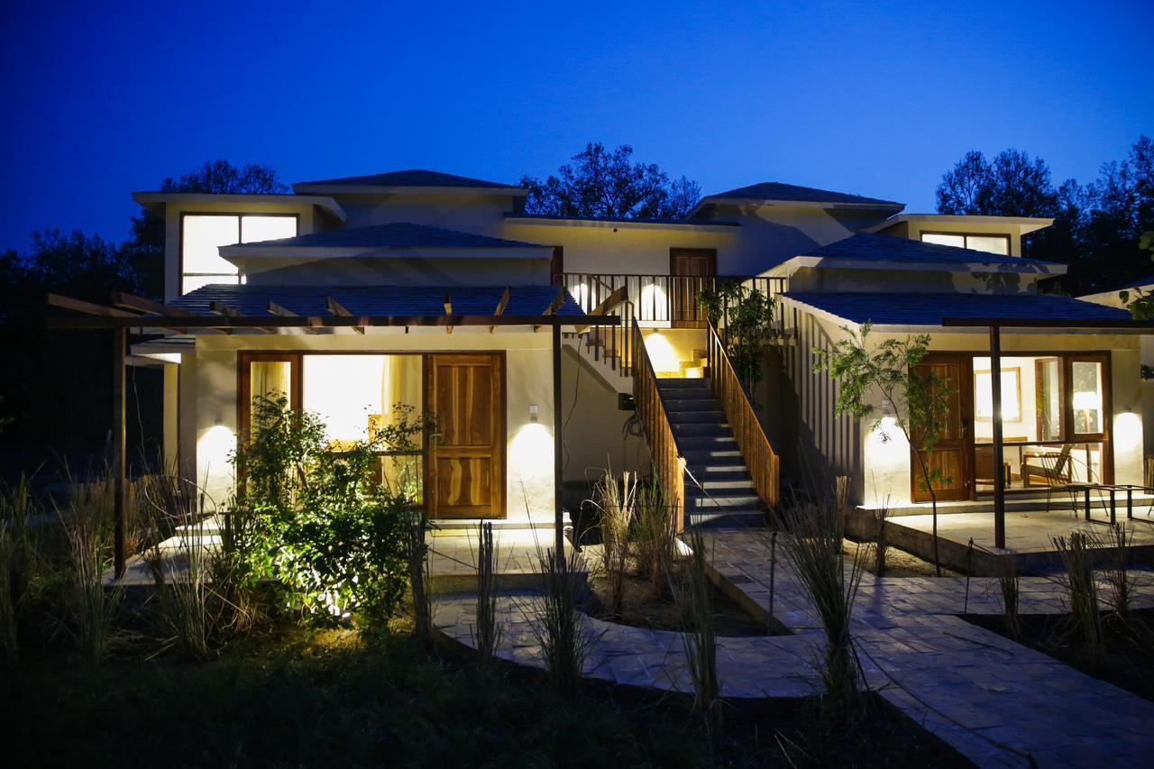 Saraca & Corbett Garjia